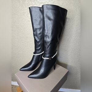 NIB! Ladies Sz. 7 FINDVELL Kneehigh Zippered Boots W/Rhinestone Accessory